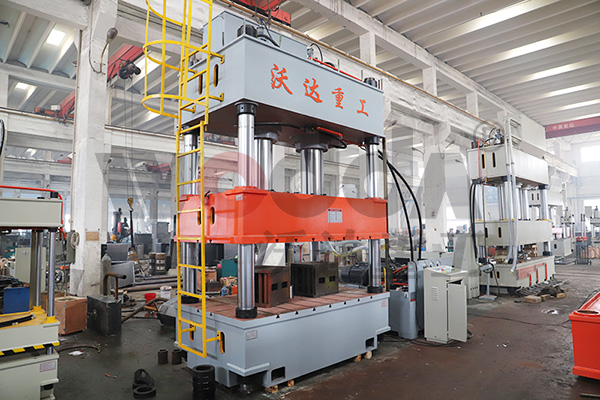 三梁四(sì)柱液壓機(jī)價格 三梁(liáng)四柱液壓(ya)機價格