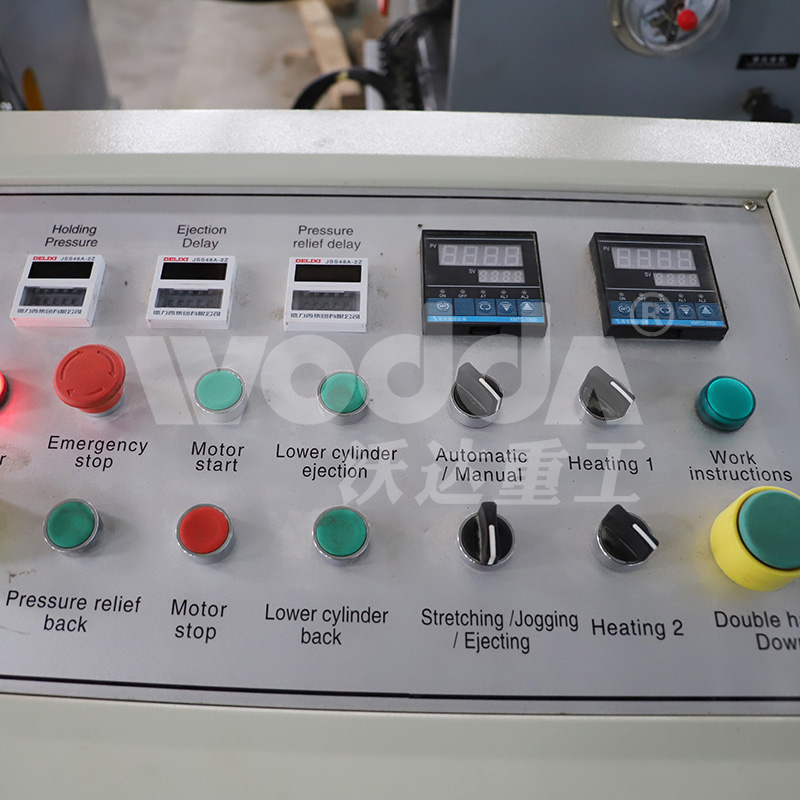 400噸四柱(zhu)液壓機價(jià)格 400噸四柱(zhù)液壓機價(jià)格