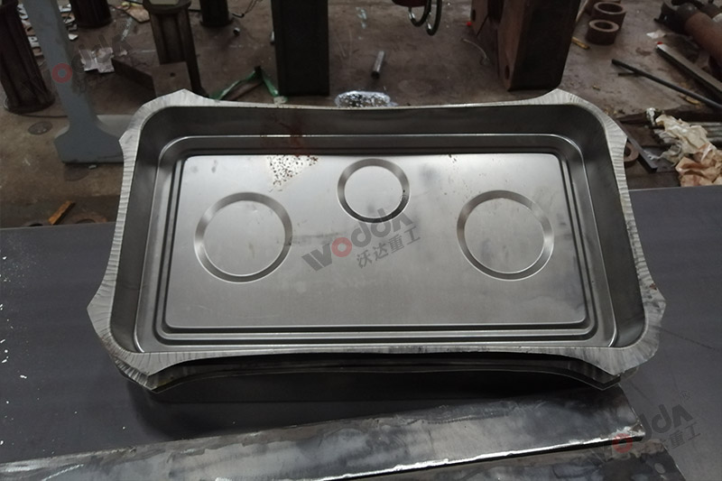 不鏽鋼托(tuo)盤拉伸液(yè)壓機 不鏽(xiu)鋼托盤拉(lā)伸液壓機(ji)