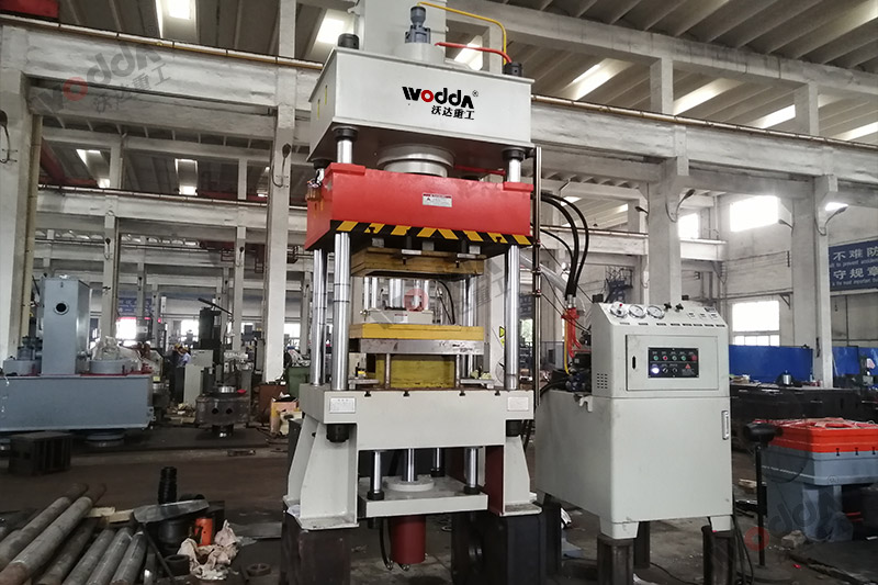 不鏽鋼托(tuo)盤拉伸液(ye)壓機 不鏽(xiu)鋼托盤拉(la)伸液壓機(ji)