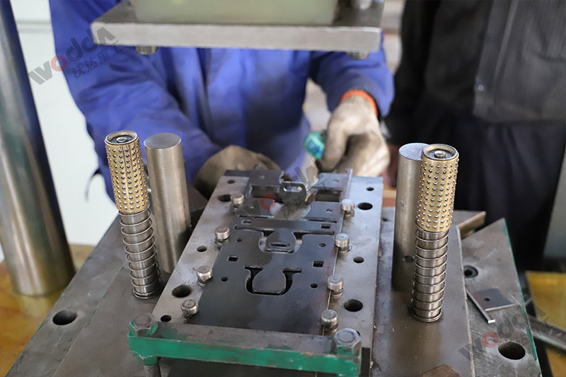 200噸五金(jīn)配件成型液壓機(ji) 200噸五金配件成型(xing)液壓機