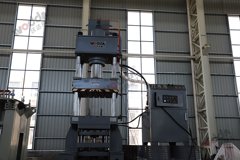 200噸輪(lun)毂拉伸成型液壓(yā)機 200噸輪毂拉伸成(cheng)型液壓機