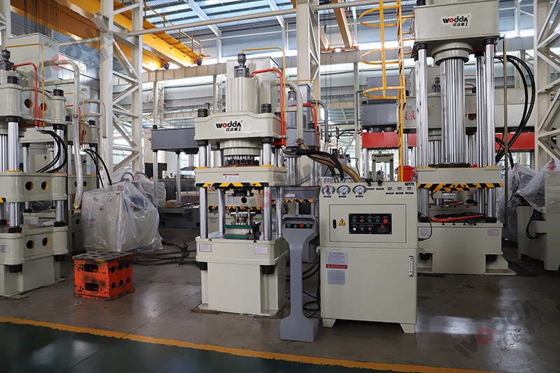 200噸不鏽(xiù)鋼蓋拉伸液(yè)壓機 200噸不鏽(xiù)鋼蓋拉伸液(ye)壓機