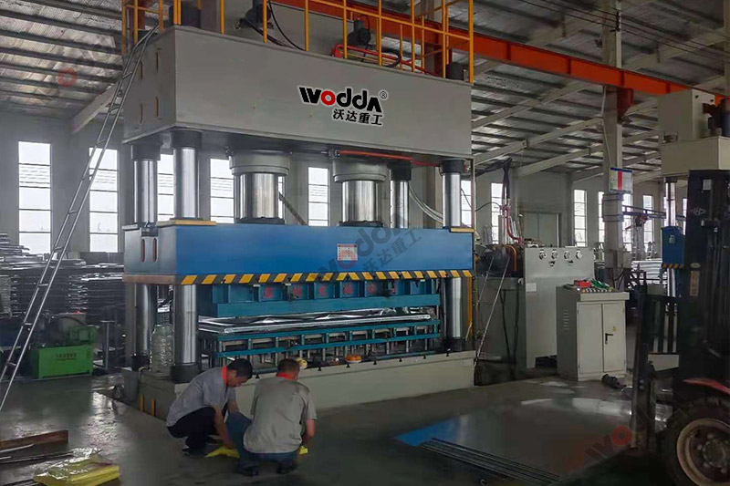 1000噸(dūn)不鏽鋼水(shui)箱闆拉伸(shēn)液壓機_1000T雙(shuāng)缸四柱拉(la)伸機 1000噸不(bú)鏽鋼水箱(xiang)闆拉伸液(yè)壓機_1000T雙缸(gāng)四柱拉伸(shen)機