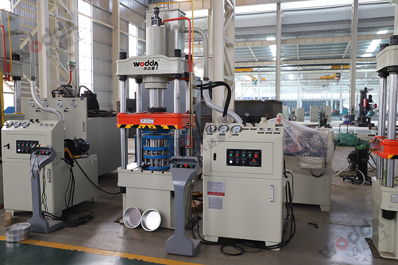 100噸電機(ji)端蓋拉伸液壓(ya)機_100T四柱拉伸液(yè)壓機 100噸電機端(duan)蓋拉伸液壓機(jī)_100T四柱拉伸液壓(yā)機