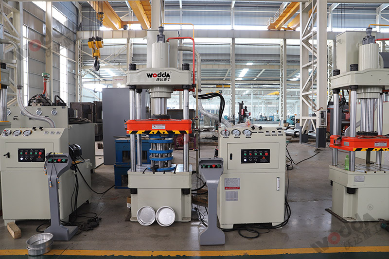 100噸電機端蓋(gai)拉伸液壓機_100T四(si)柱拉伸液壓機(ji) 100噸電機端蓋拉(la)伸液壓機_100T四柱(zhù)拉伸液壓機