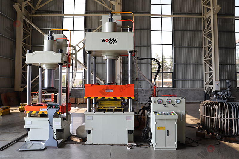 200噸不鏽鋼蓋(gài)闆拉伸液壓機 200噸(dun)不鏽鋼蓋闆拉伸(shen)液壓機