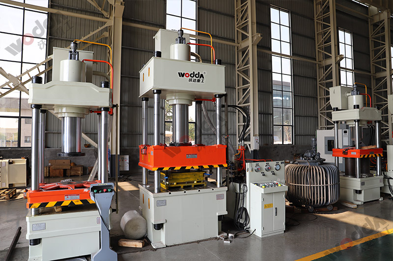 200噸不鏽鋼(gāng)蓋闆拉伸液壓機(jī) 200噸不鏽鋼蓋闆拉(lā)伸液壓機