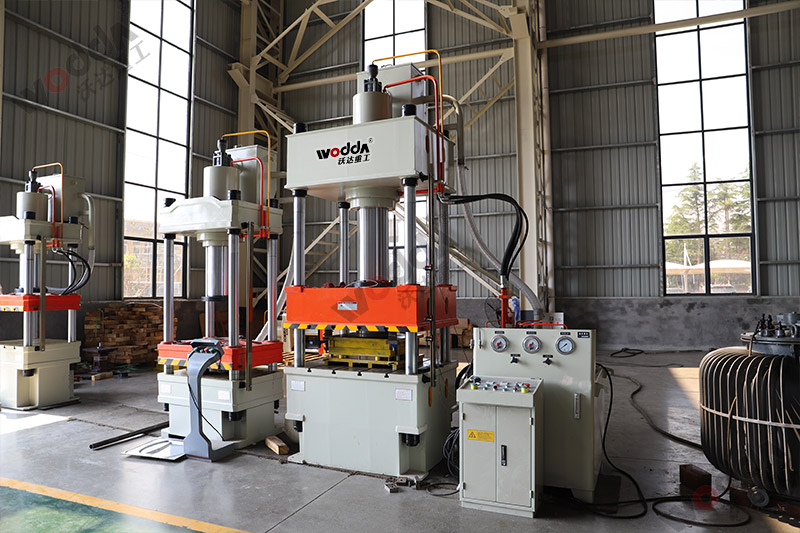 200噸不(bú)鏽鋼薄闆拉(la)伸液壓機 200噸(dun)不鏽鋼薄闆(pan)拉伸液壓機(jī)