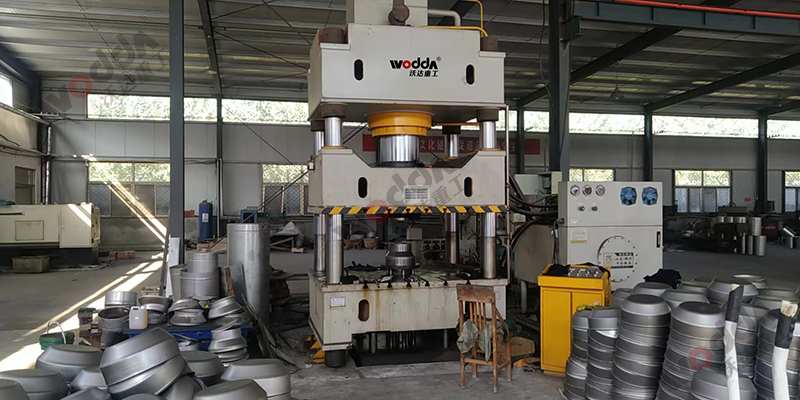 不鏽鋼封頭(tou)拉伸液壓機 不鏽(xiu)鋼封頭拉伸液壓(yā)機