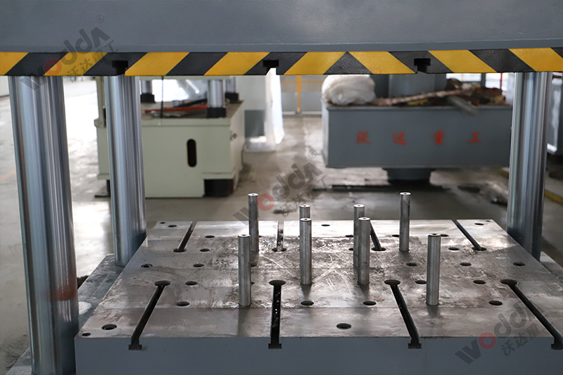 250噸拉(la)伸機工作台(tái) 250噸拉伸機工(gong)作台