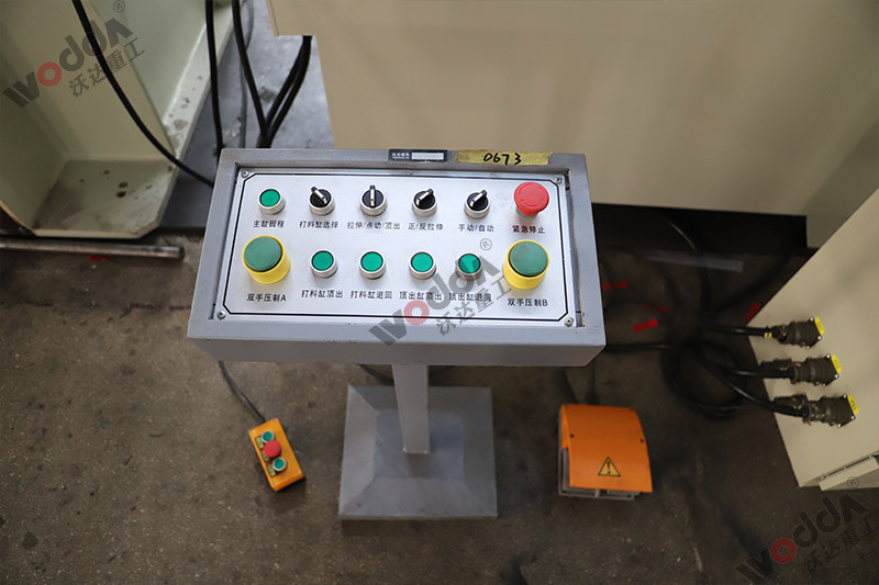500噸拉伸液壓(ya)機操控按鈕(niu) 500噸拉伸液壓(ya)機操控按鈕(niu)