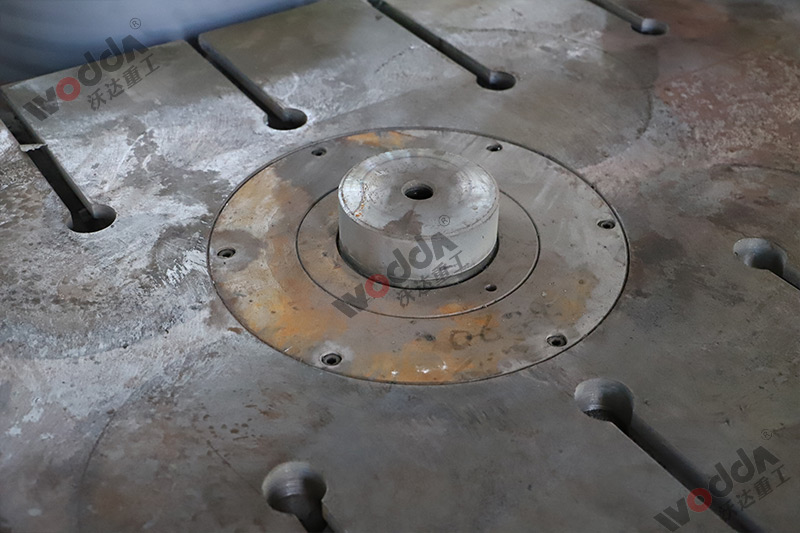 630噸拉伸(shen)液壓機下頂缸 630噸(dun)拉伸液壓機下頂(ding)缸