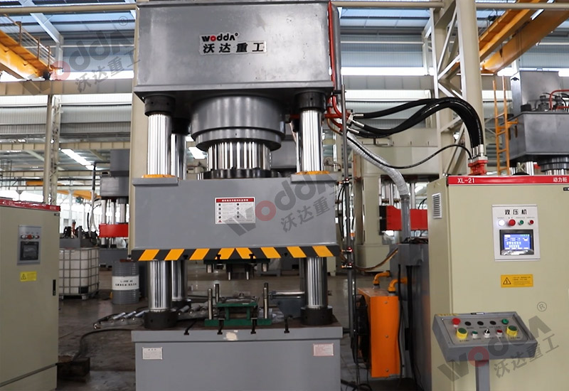 全(quan)自動630噸礦用錨(máo)杆托盤液壓機(ji)