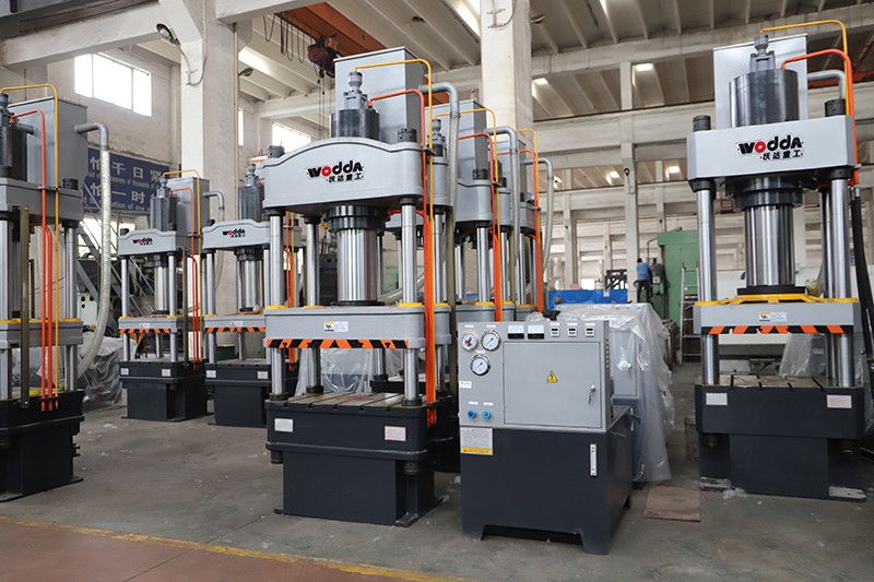 200噸汽(qi)車配件拉伸液(ye)壓機 200噸汽車配(pei)件拉伸液壓機(ji)