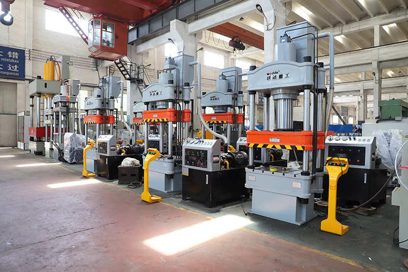 200噸汽車配件拉(lā)伸液壓機 200噸汽(qì)車配件拉伸液(yè)壓機