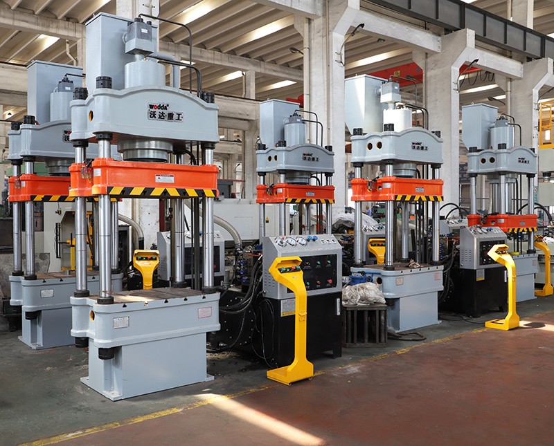 200噸汽車配(pei)件拉伸液壓機(jī) 200噸汽車配件拉(la)伸液壓機