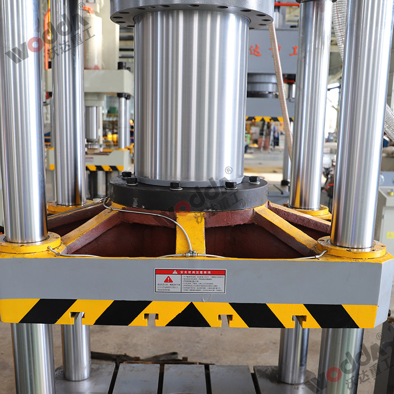 315噸拉(lā)伸液壓機(jī)油缸 315噸拉(la)伸液壓機(ji)油缸