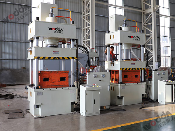 200噸(dūn)拉伸液(ye)壓機 200噸(dūn)拉伸液(ye)壓機