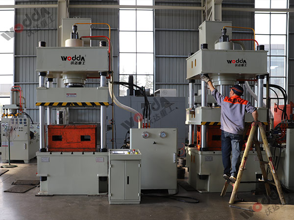 200噸四(si)柱液壓拉伸機(jī) 200噸四柱液壓拉(la)伸機