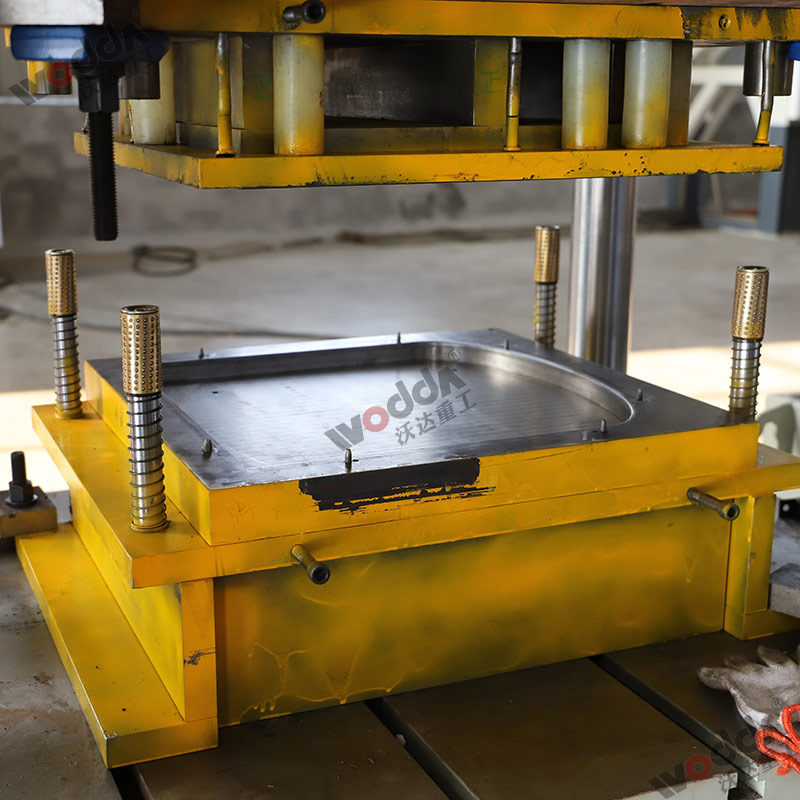 不鏽鋼闆(pǎn)材拉伸機(jī)模具 不鏽(xiu)鋼闆材拉(lā)伸機模具(jù)