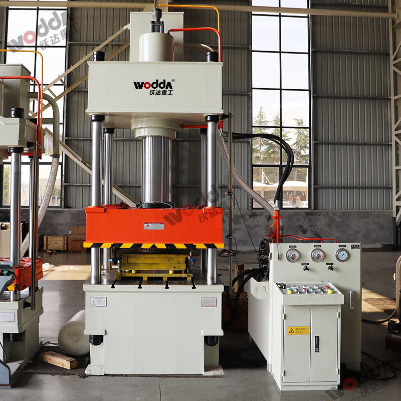 不鏽鋼闆(pan)材拉伸機(ji) 不鏽鋼闆(pan)材拉伸機(jī)