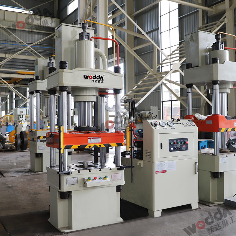 100噸三梁(liang)四柱液壓(ya)機 100噸三梁(liáng)四柱液壓(yā)機