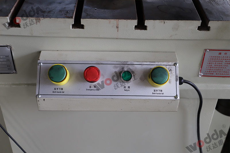 100噸三梁(liang)四柱液壓(yā)機按鈕 100噸(dun)三梁四柱(zhu)液壓機按(an)鈕