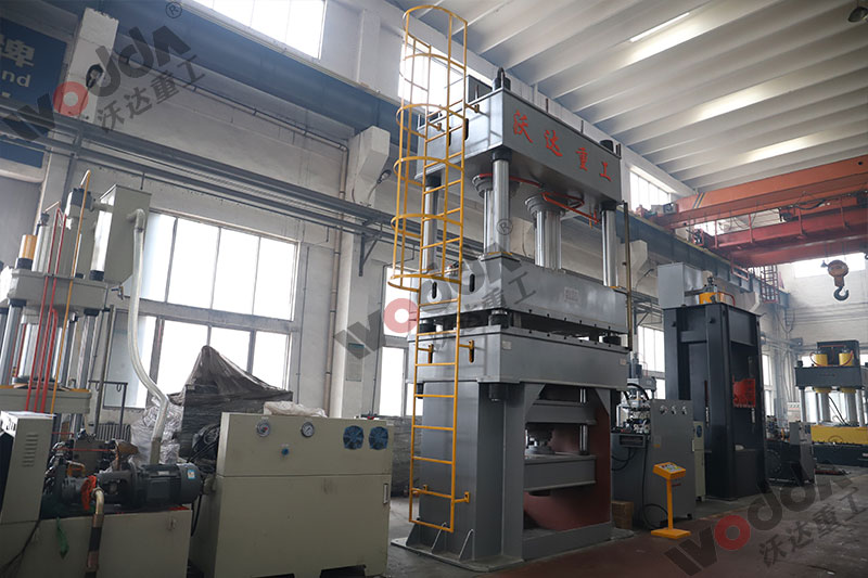 不鏽鋼(gāng)托盤拉伸(shen)液壓機 不(bú)鏽鋼托盤(pán)拉伸液壓(ya)機