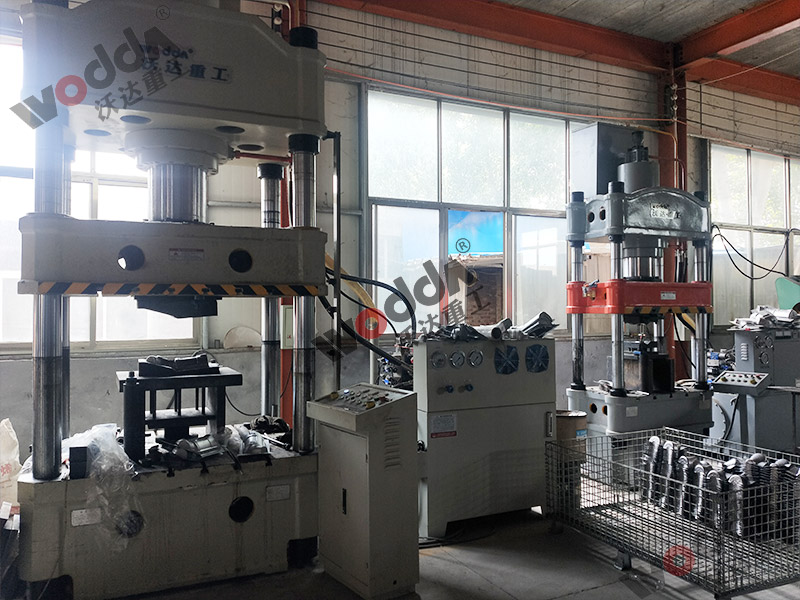 200噸金屬薄(bao)闆拉伸機 200噸(dūn)金屬薄闆拉(lā)伸機