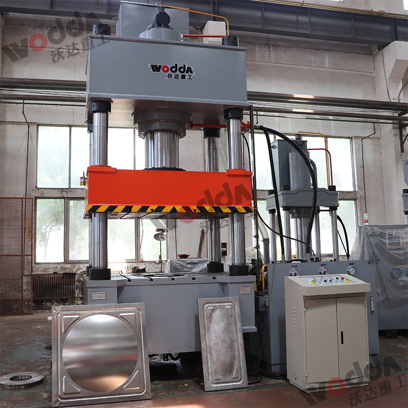 500噸不鏽(xiù)鋼水箱成型液壓(yā)機 500噸不鏽鋼水箱(xiang)成型液壓機