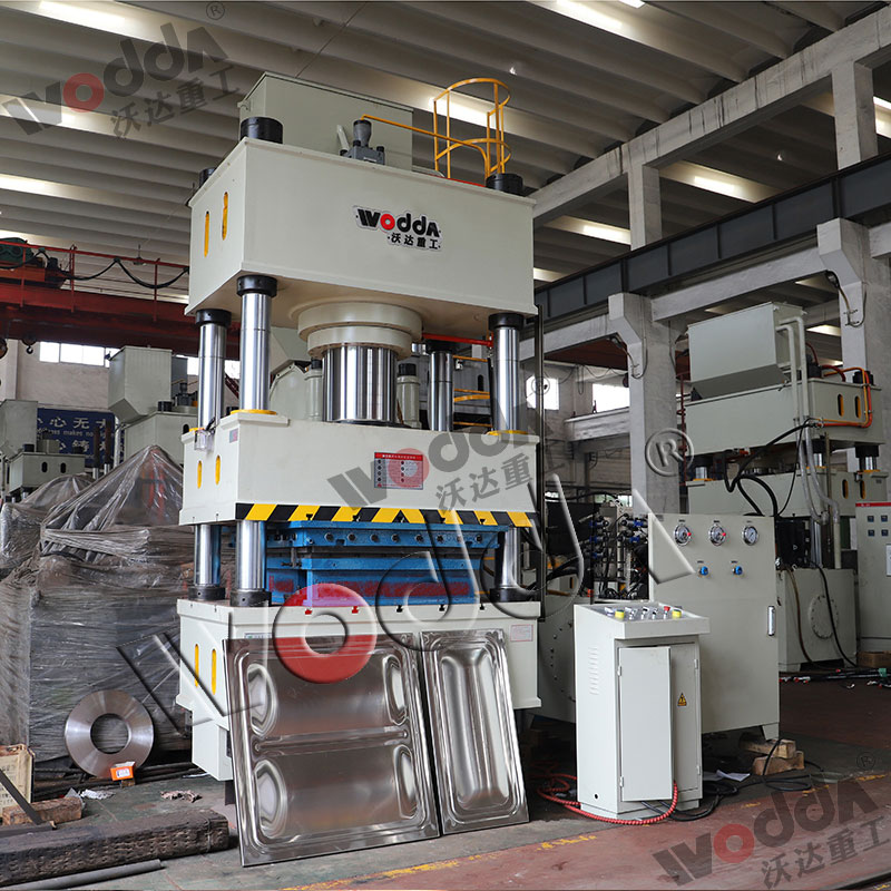 400噸不鏽鋼水(shui)箱成型液壓機 400噸(dun)不鏽鋼水箱成型(xíng)液壓機