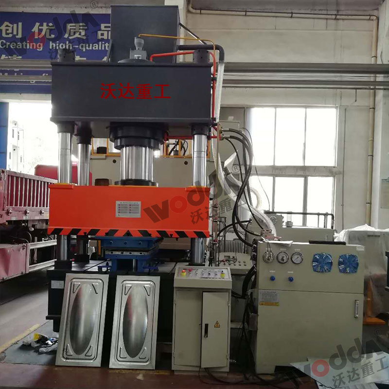 400噸不鏽鋼水箱成(cheng)型液壓機 400噸不鏽(xiù)鋼水箱成型液壓(ya)機
