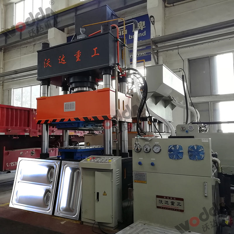 400噸不鏽鋼水(shui)箱拉伸液壓機 400噸(dun)不鏽鋼水箱拉伸(shēn)液壓機