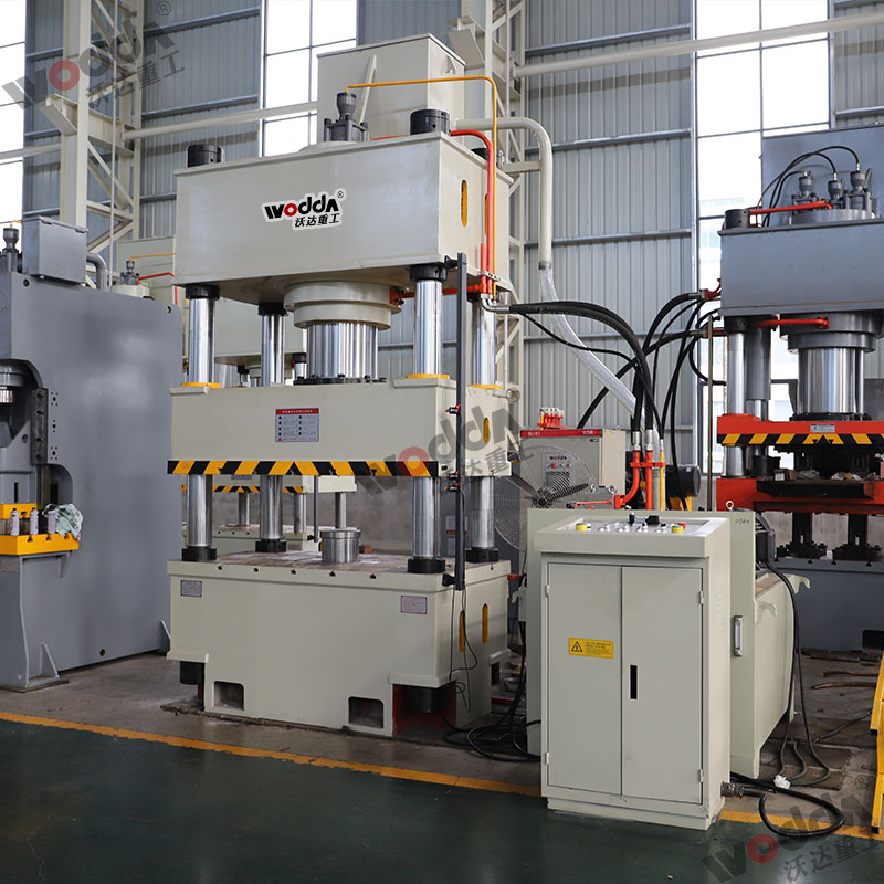 400噸不鏽(xiu)鋼水箱闆(pan)拉伸液壓(yā)機 400噸不鏽(xiù)鋼水箱闆(pan)拉伸液壓(ya)機