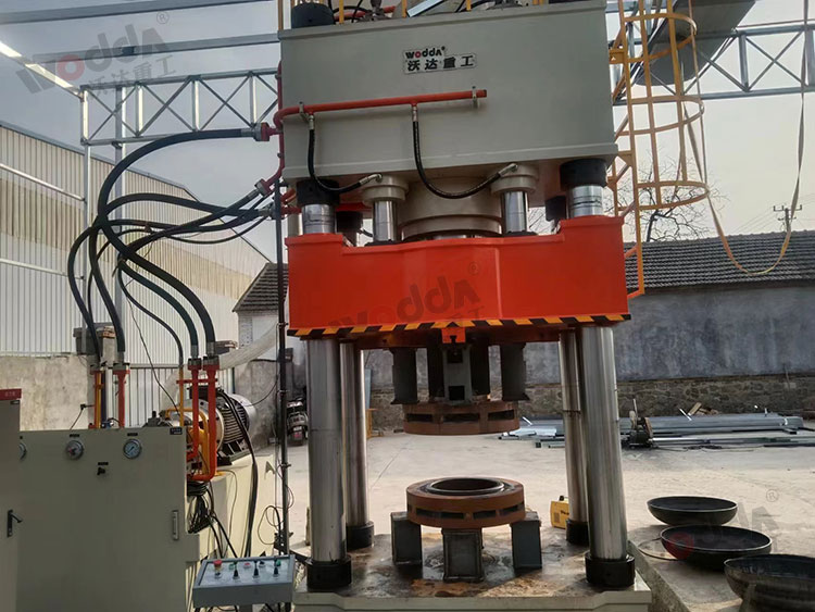 800噸封頭(tou)液壓機 800噸封頭液(ye)壓機