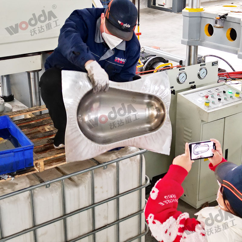 不鏽鋼蹲便(bian)器成品 不鏽鋼蹲(dūn)便器成品