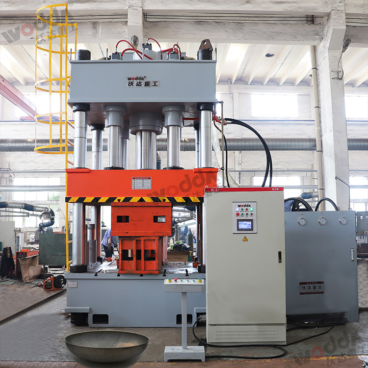 800噸單動薄闆(pan)拉伸機 800噸單(dān)動薄闆拉伸(shen)機