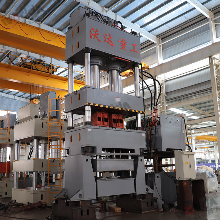 1000噸液壓墊(nian)(多頂杆)拉伸液壓(ya)機(圖3) 1000噸液壓墊(多(duō)頂杆)拉伸液壓機(jī)(圖3)