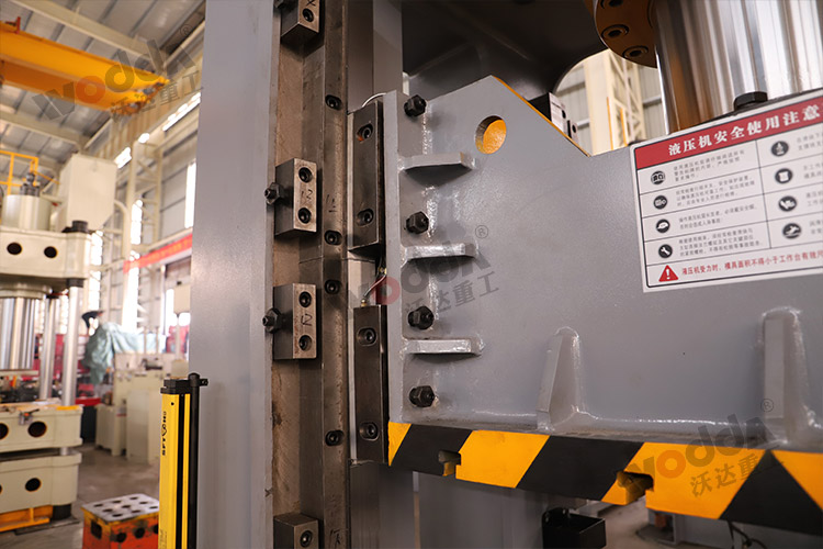 315噸框架式(shì)液壓機(導軌) 315噸(dūn)框架式液壓機(ji)(導軌)