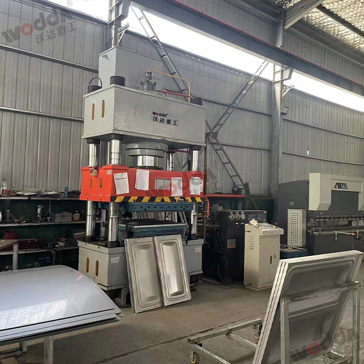 拉伸不鏽(xiù)鋼水箱液(ye)壓機 拉伸(shen)不鏽鋼水(shuǐ)箱液壓機(ji)