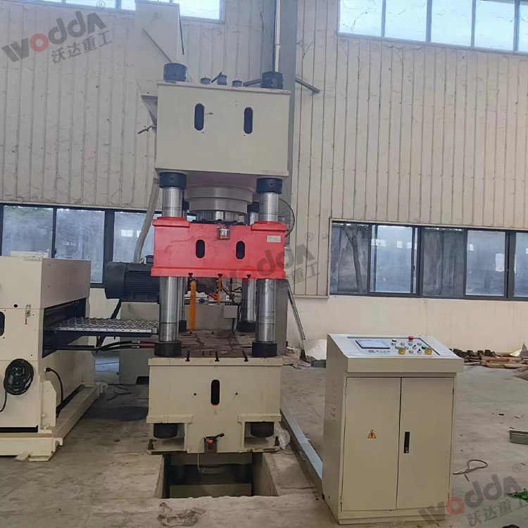 500噸液壓(ya)拉伸機客戶現(xian)場 500噸液壓拉伸(shen)機客戶現場