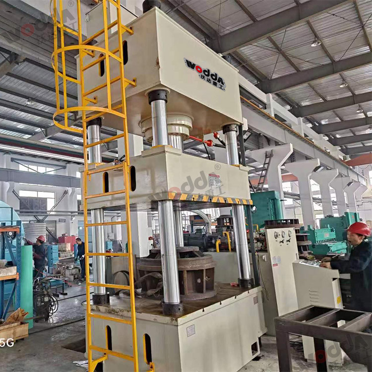 315噸汽(qi)車配件拉伸液壓(ya)機(圖3) 315噸汽車配件(jiàn)拉伸液壓機(圖3)