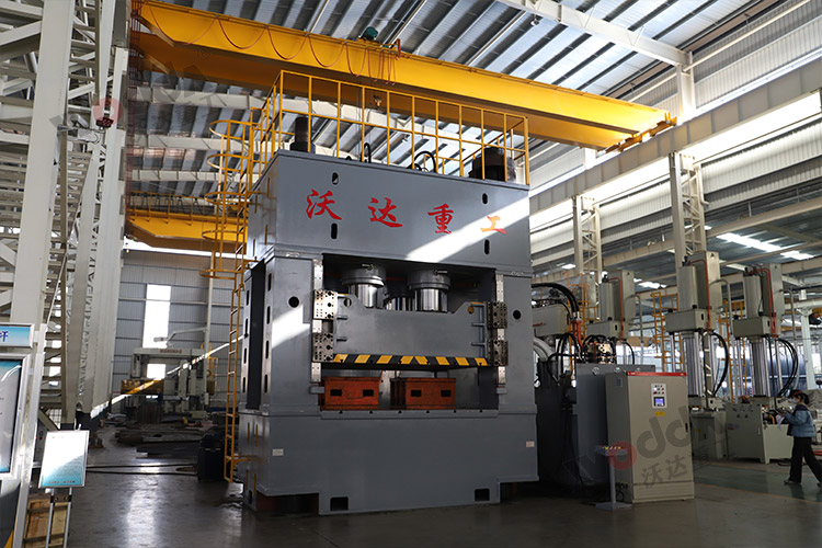 2000噸框架液(yè)壓機(圖2) 2000噸(dūn)框架液壓(ya)機(圖2)