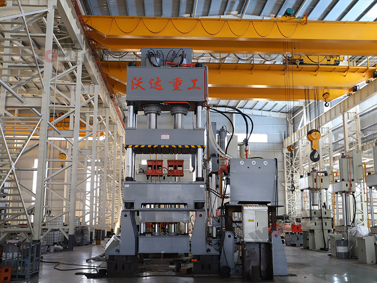 1000噸不鏽(xiù)鋼水箱(xiang)闆拉伸(shen)液壓機(jī)車間現(xian)貨.jpg 1000噸不(bú)鏽鋼水(shui)箱闆拉(lā)伸液壓(yā)機車間(jian)現貨.jpg