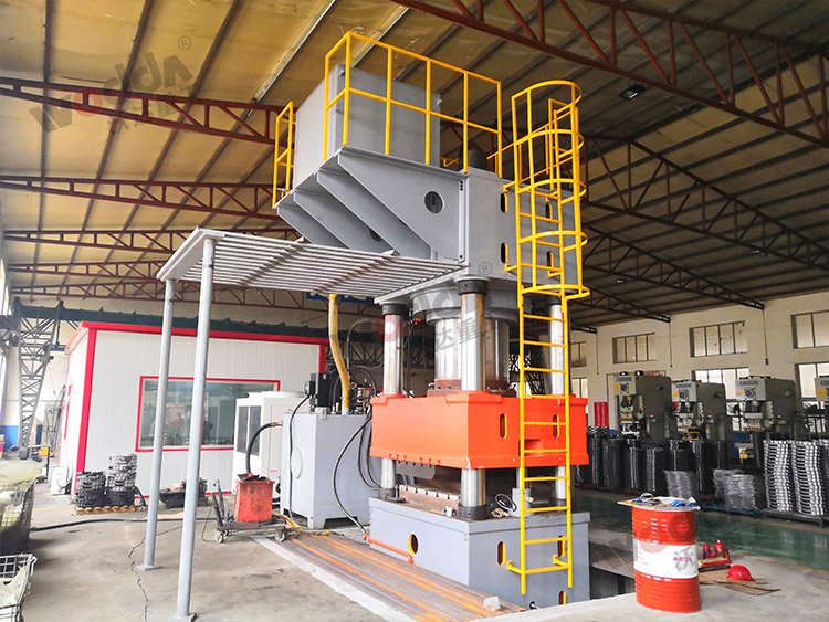 2000噸汽車離(lí)合器外殼拉(lā)伸液壓機 2000噸(dun)汽車離合器(qi)外殼拉伸液(ye)壓機