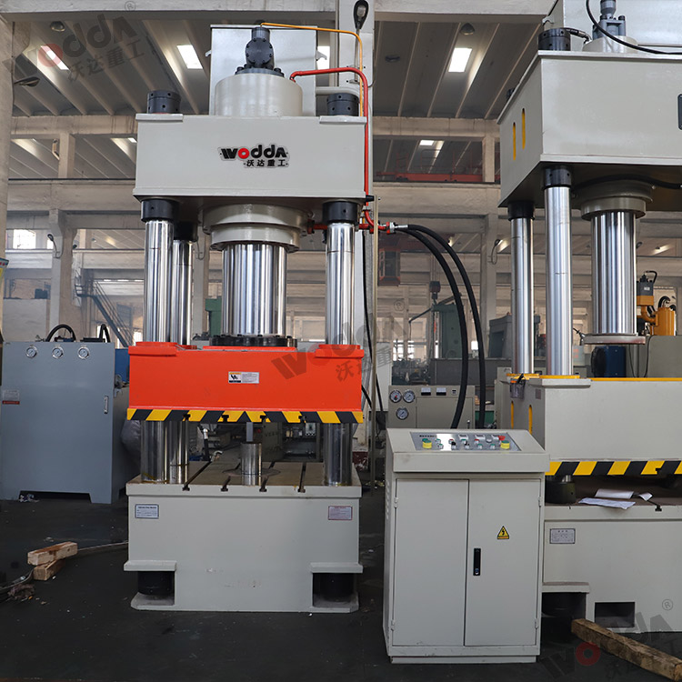 500噸動力電池電(diàn)芯鋁殼拉伸液壓(yā)機(圖1) 500噸動力電池(chí)電芯鋁殼拉伸液(ye)壓機(圖1)