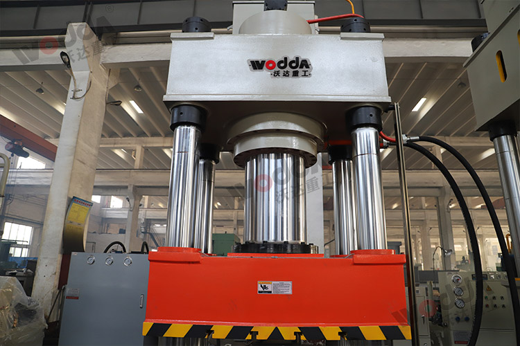 500噸動(dong)力電池電芯鋁殼(ké)拉伸液壓機機身(shēn) 500噸動力電池電芯(xin)鋁殼拉伸液壓機(jī)機身