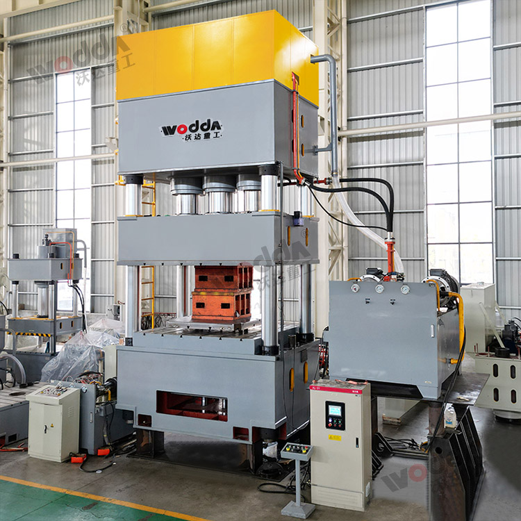 1500噸三梁(liang)四柱液壓機(ji) 1500噸三梁四柱(zhù)液壓機