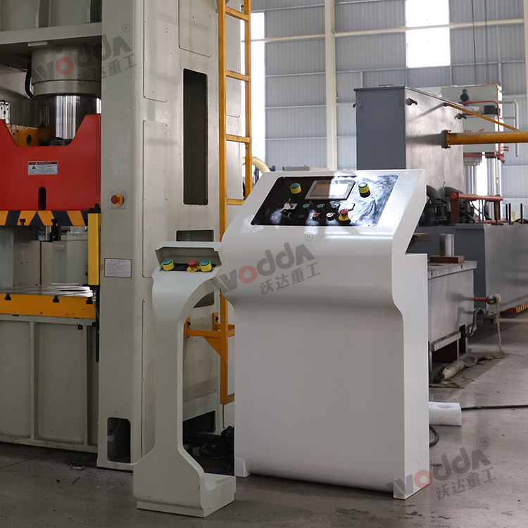 200噸框架(jià)式液壓機(移動(dòng)控制台與電氣(qi)面闆).jpg 200噸框架式(shi)液壓機(移動控(kong)制台與電氣面(miàn)闆).jpg